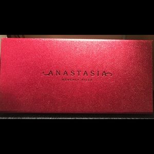 ANASTASIA Beverly Hills Liquid Lipstick Vault Set.